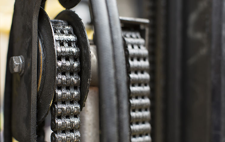 Controllo catene sui carrelli elevatori: ogni quanto &egrave; necessario effettuarlo?