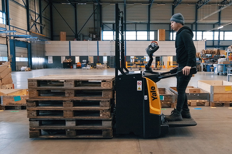 MP20-30X: il transpallet che migliora la produttivit&agrave; nel trasporto orizzontale